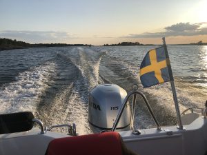 Flaggstång med flagga svensk